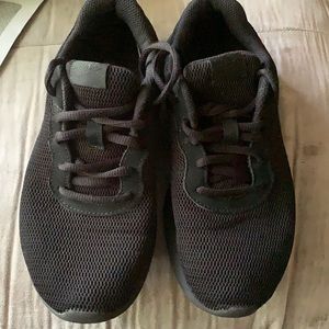 Used black nikes